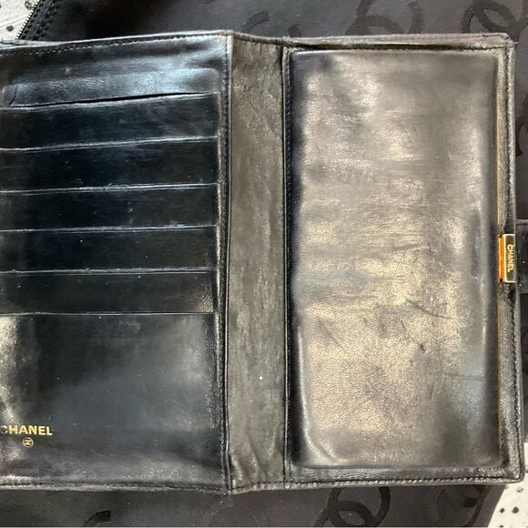 Authentic CHANEL Wallet - Picture 4 of 4